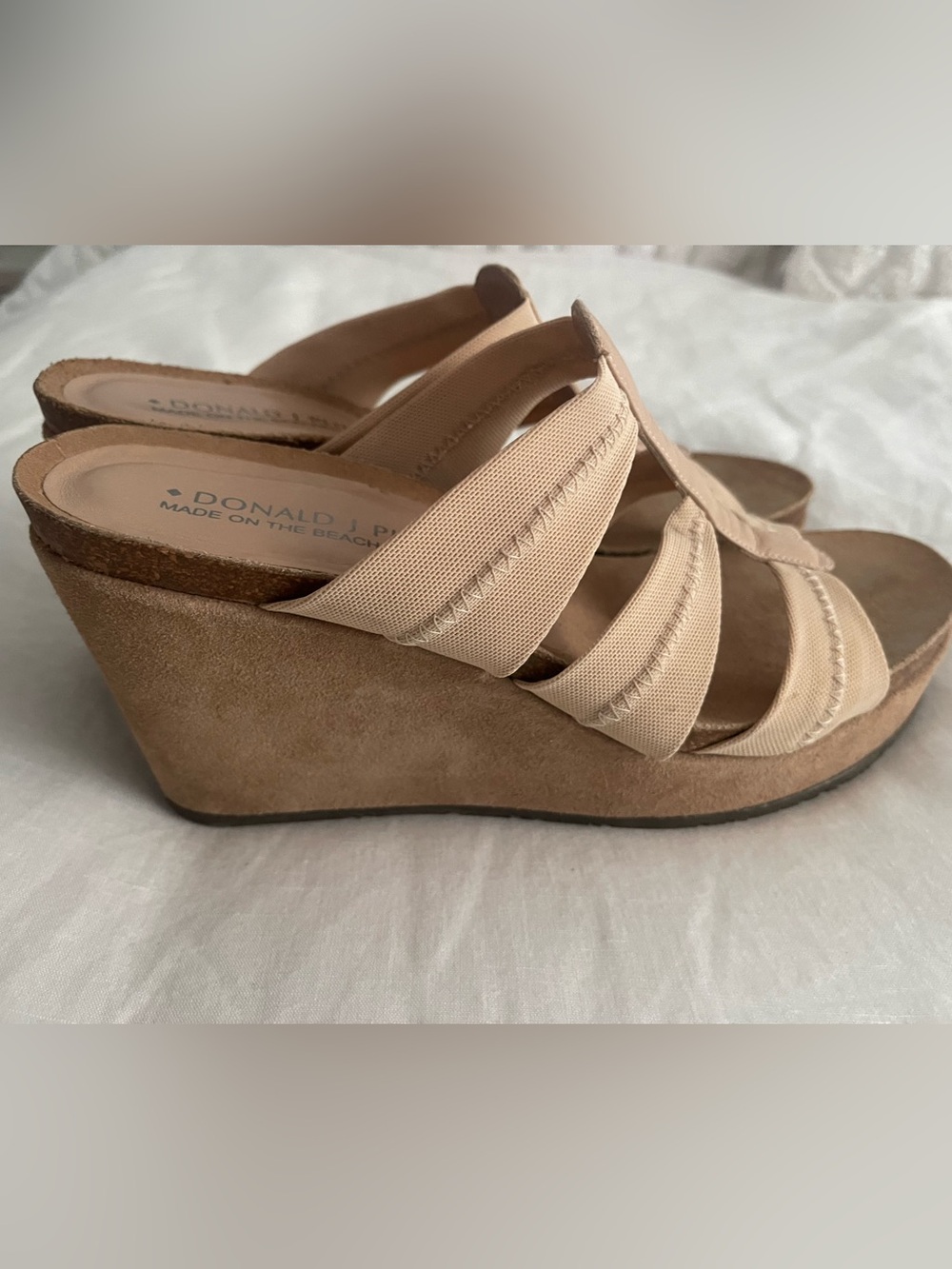 Donald J Pliner Belle Wedge Sandals. 8.5 NWOT